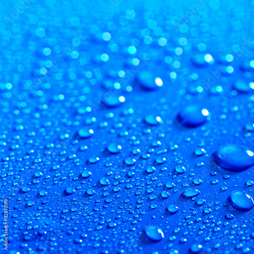 Background texture of glistening water droplets