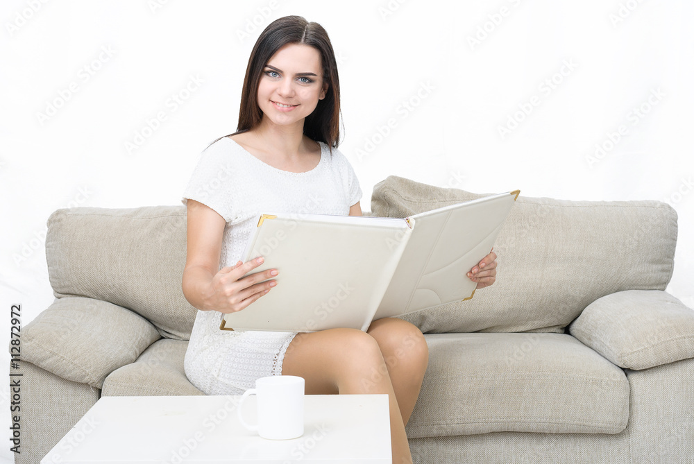 woman on sofa with portfolio woman on sofa with portfolio