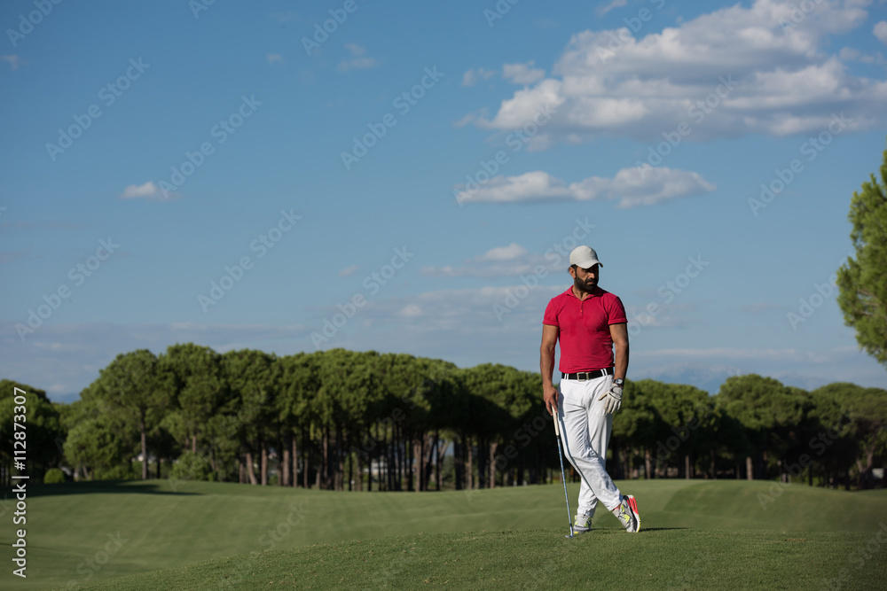 Obraz premium handsome middle eastern golf player portrait at course