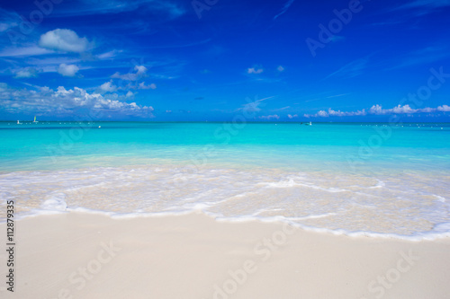 Landscape of stunning tropical beach at Maldives © travnikovstudio