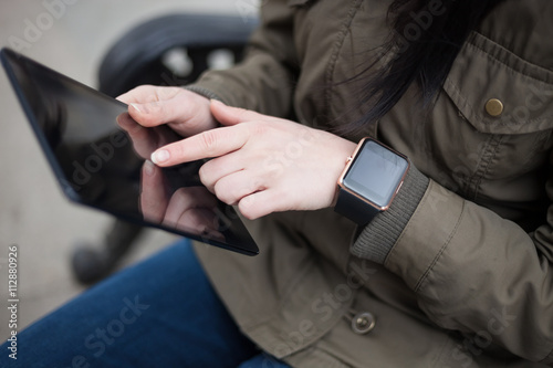 Always connected using smart watch and tablet pc