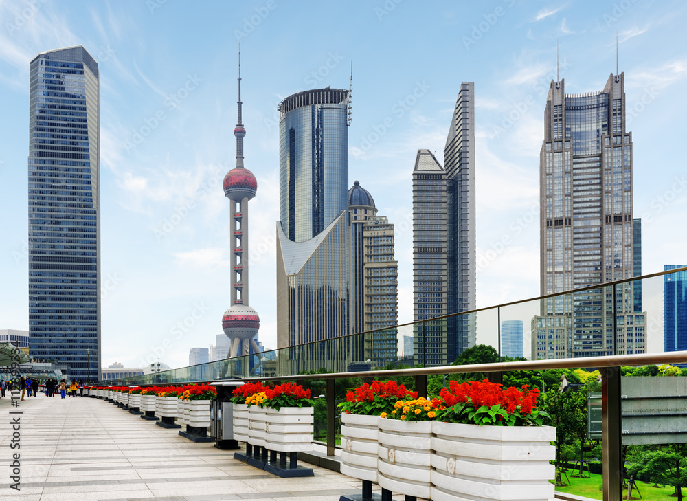 Obraz premium The Oriental Pearl Tower and other skyscrapers in Shanghai