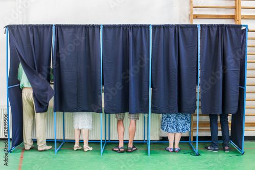 Konstfotografi People voting in booths