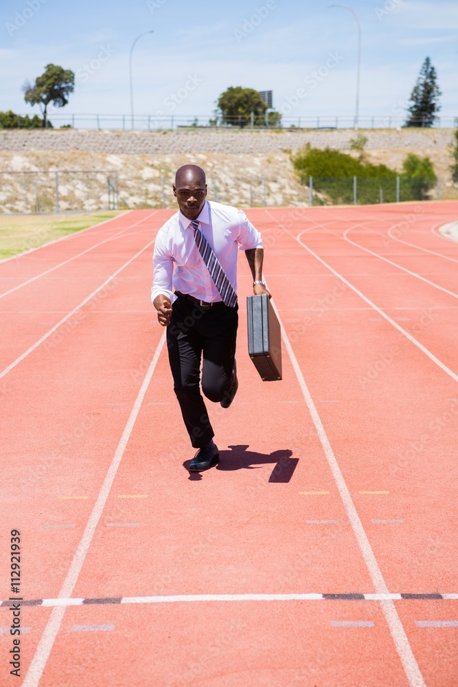 Obraz premium Businessman running on a running track