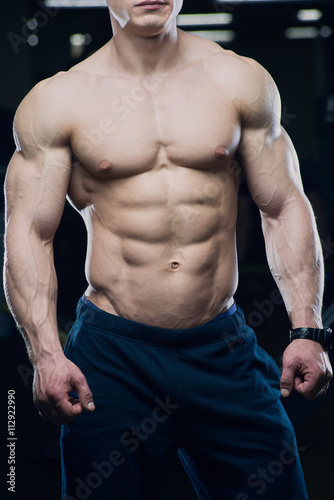 Muscular male torso © Roman Tyukin