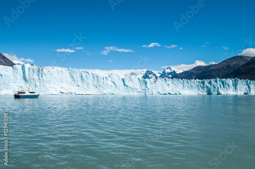 Ghiacciaio Perito Moreno visto dal lago Argentino photo