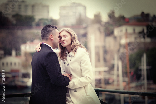 Фотография Photo stylized retro filters couple in love against the backdrop of the city