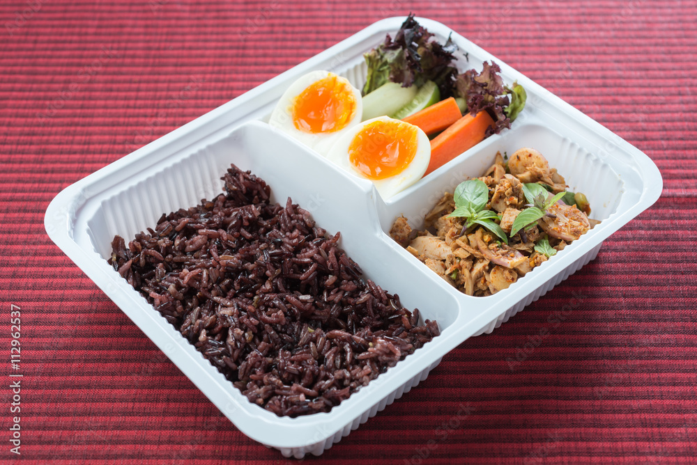 Food series : Spicy tuna salad, served with brown rice and fresh vegetable, Thai food Food series : Spicy tuna salad, served with brown rice and fresh vegetable, Thai food