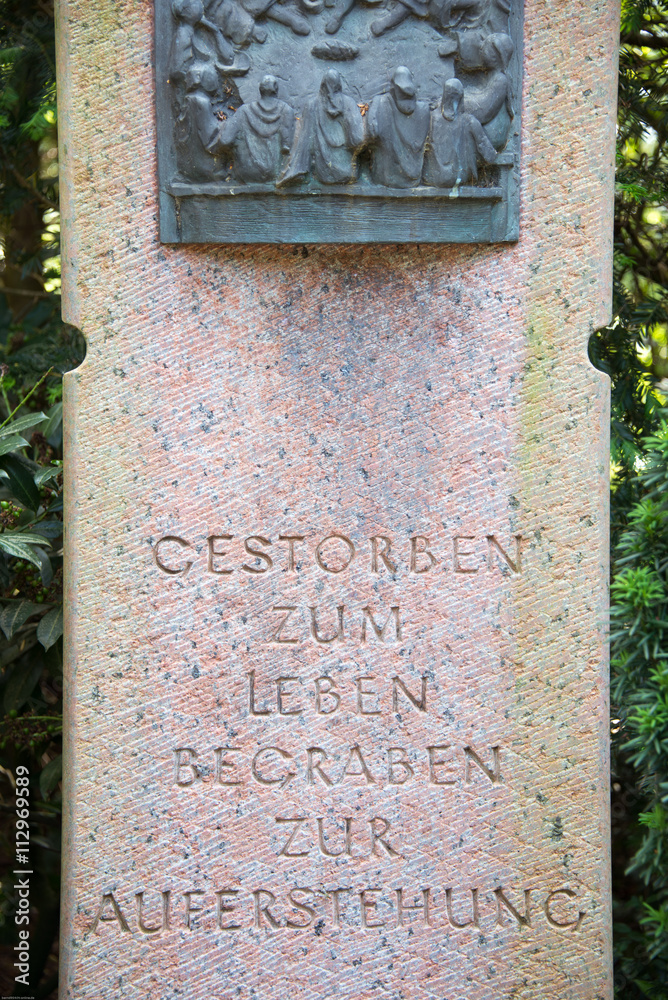 Spruch auf Grabstein StockFoto Adobe Stock
