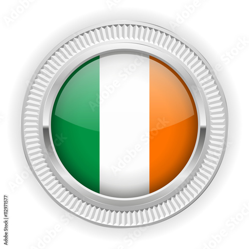 Runder Button mit irische Flagge und silber Rand