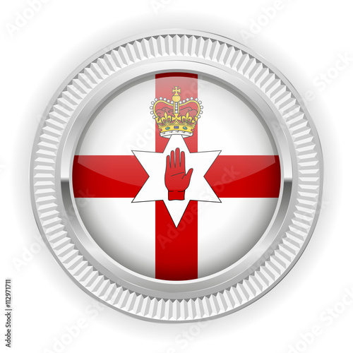 Runder Button mit nordirische Flagge und silber Rand