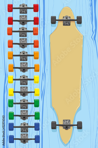 Longboard auf Holz mit verschiedenen Rollen