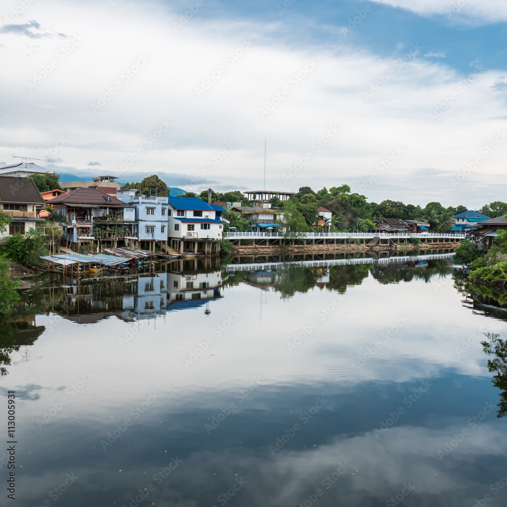 Obraz premium Local house on riverside in Chantaburi Thailand