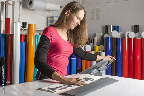 Svenja in der Werbetechnik