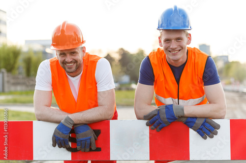 Fotografía Happy smiling construction workers