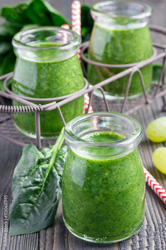 Green smoothie with spinach, grape and banana
