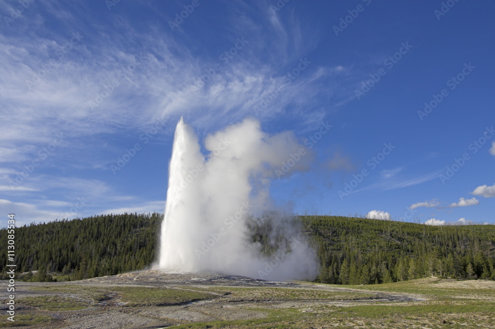 Old Faithful geyser erupting, Upper Geyser Basin, Yellowstone National Park, Wyoming Old Faithful geyser erupting, Upper Geyser Basin, Yellowstone National Park, Wyoming