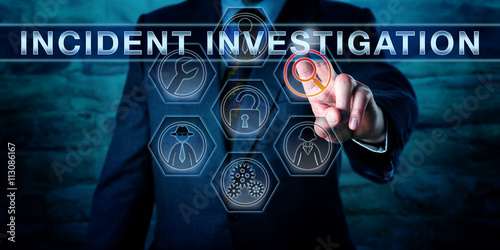Bild auf Leinwand Cyber Specialist Pushing INCIDENT INVESTIGATION