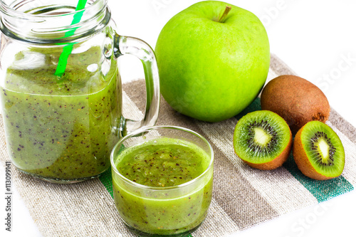 Kiwi and Apple Fresh Juice