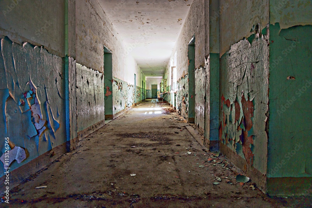 Langer Gang zur Tür, Lost Place Langer Gang zur Tür, Lost Place