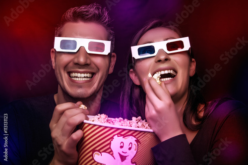 entertaining cine with popcorn