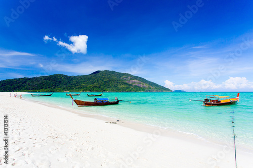 Fototapeta Naklejka Na Ścianę i Meble -  long-tailed boat on Bundhaya beach Koh LIPE Thailand