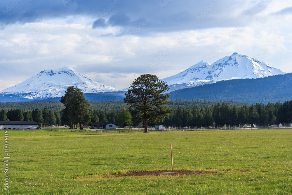 Fototapeta premium Country side view and farm land at Oregon, USA