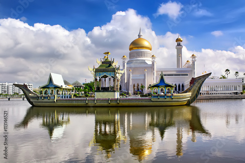 Sultan Omar Ali Saifudding Mosque, Bandar Seri Begawan, Brunei, photo
