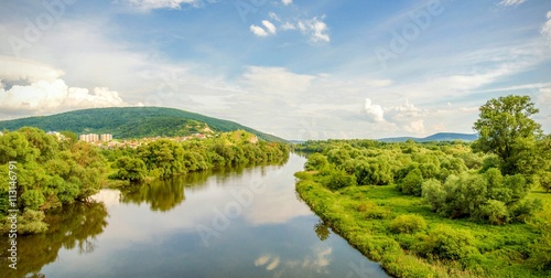Fluss mit grünen Ufer im Sommer photo