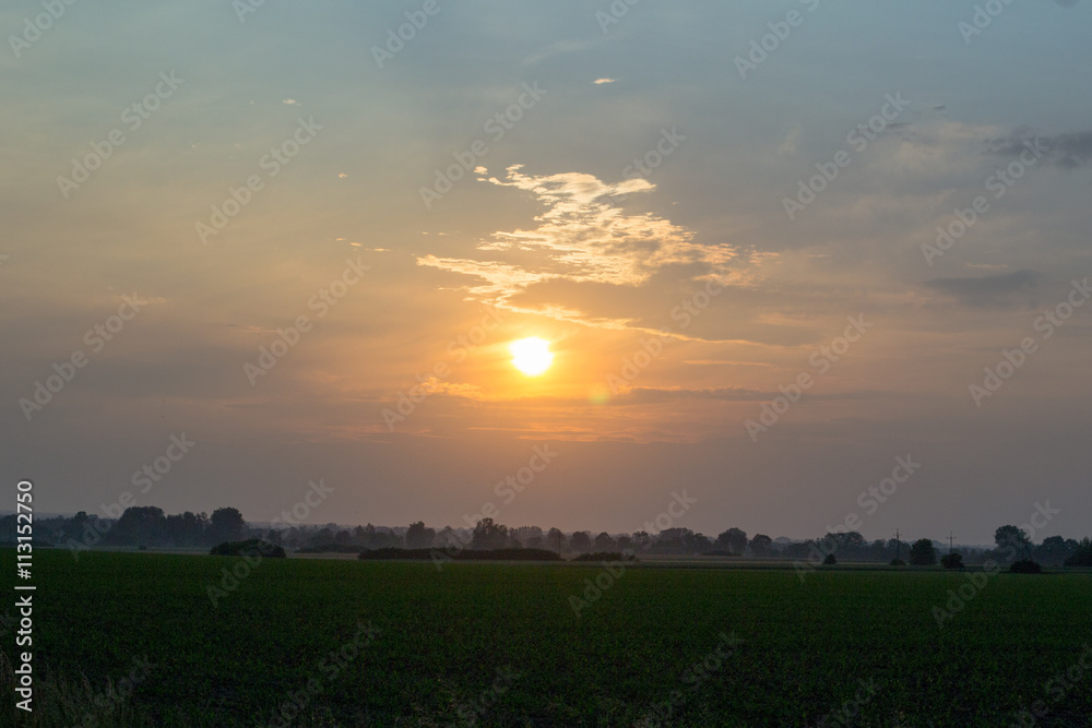 Obraz premium Zachód słońca w pomarańczowej barwie