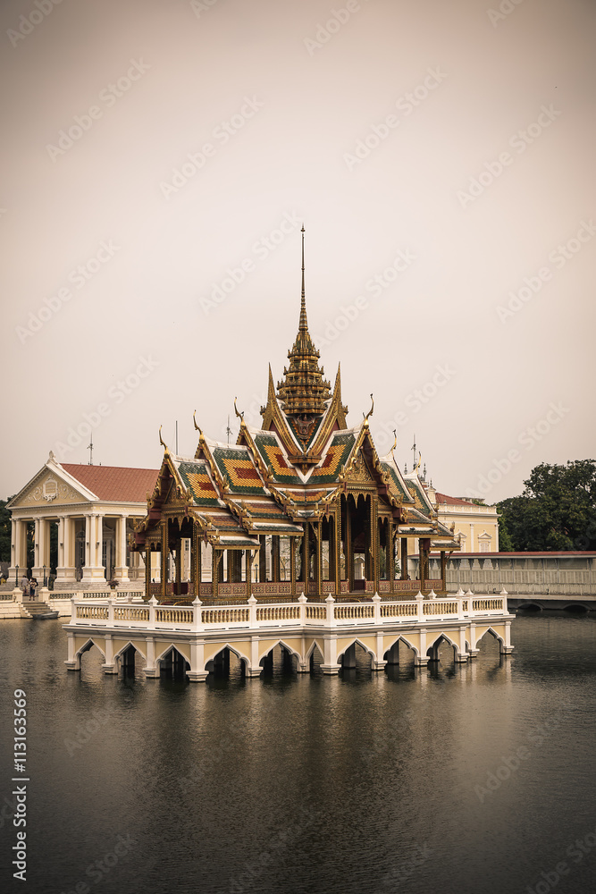  Bang Pa-in Palace, Imperial Palace, also known as the Summer Palace is beautiful, and is one of Thailand's major tourist attractions.