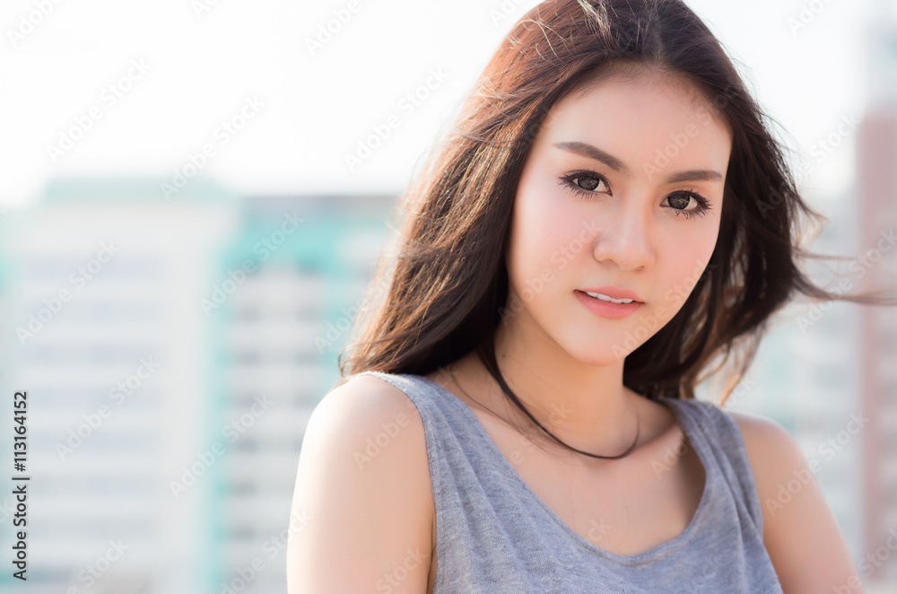 Fototapeta premium Fashion beautiful women on the sunny afternoon.