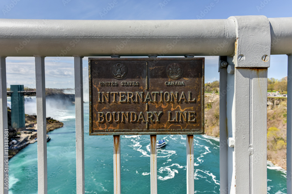 Fototapeta premium International Boundary Line - USA and Canada