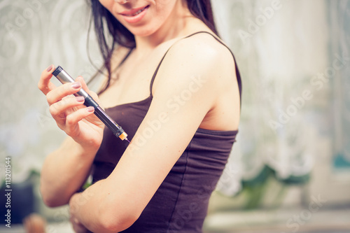 Picture of woman doing injection with insulin pen