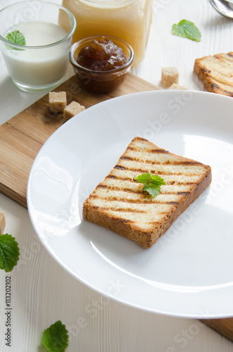 toasts white plate