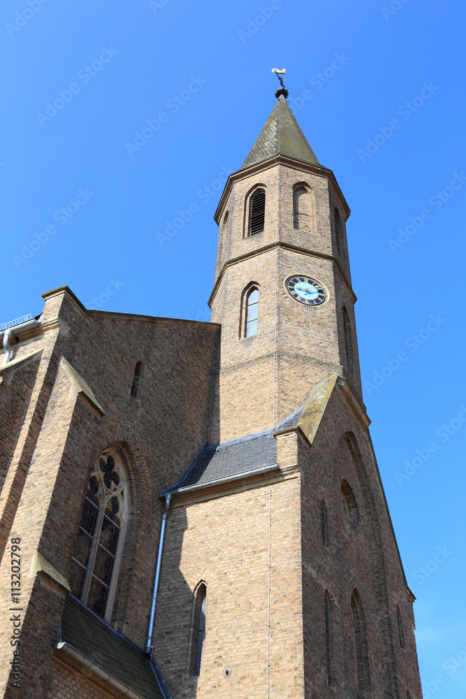 Weiler bei Bingen, die katholische Pfarrkirche St. Maria Magdalena (Juni 2016)