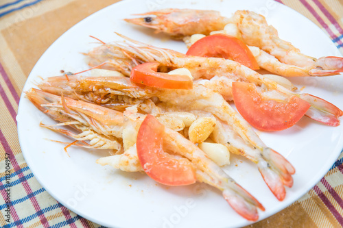 Grill shrimps  with garlic and tomato