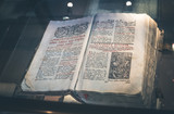 Древние письмена. Старинная славянская рукопись. Музейный экспонат