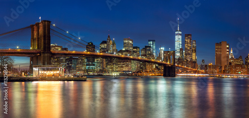 New York - Panoramic view of Manhattan Skyline with skyscrapers © Taiga