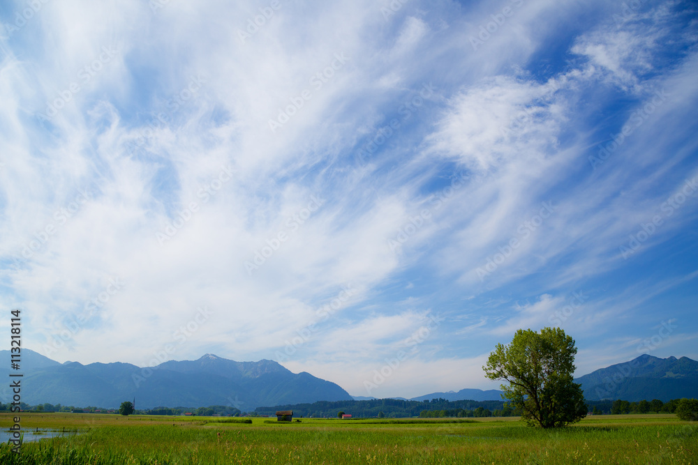 Blick auf bayerische Alpen im Chiemgau Blick auf bayerische Alpen im Chiemgau