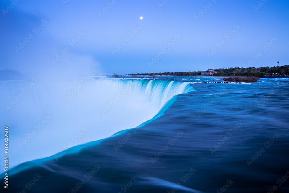 Fototapeta premium View of Niagara Falls, Ontario, Canada during sunset