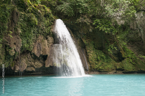 Wasserfall / Wasserfall im gruenen Dschungel auf der Insel Cebu, Philippinen.