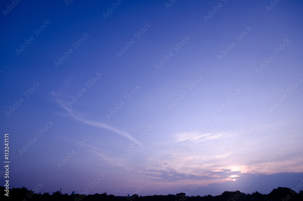Obraz premium purple sky and clouds in evening time