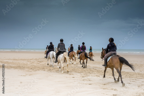 randonn  e   questre sur la plage