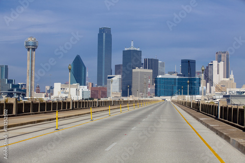 Bridge to downtown Dallas, Texas © Aneese