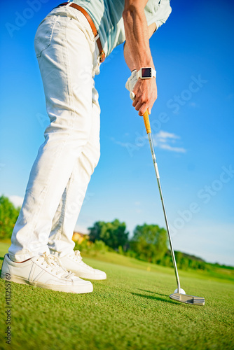 Golf player holding clud