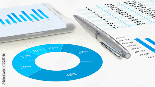 Vue rapprochée d'un espace de travail avec des graphiques sur une feuille de papier et un smartphone qui portent sur des données à analyser
