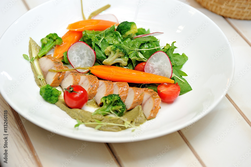 Salad with mackerel, fresh spinach and avocado cream. Thai style food