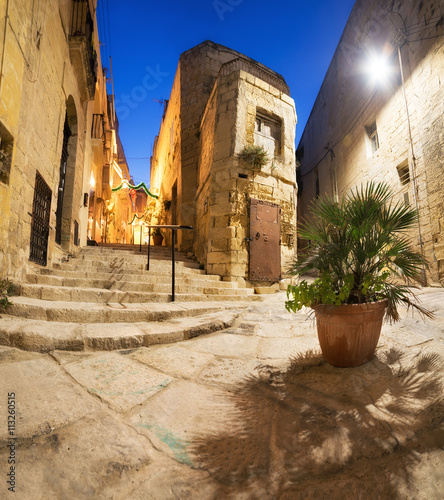 Fototapeta Naklejka Na Ścianę i Meble -  Ancient streets in Vittoriosa in Malta
