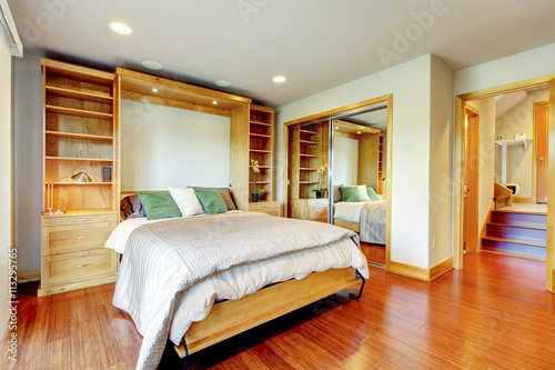 Bright bedroom with storage combination, sliding-door mirror war © Iriana Shiyan